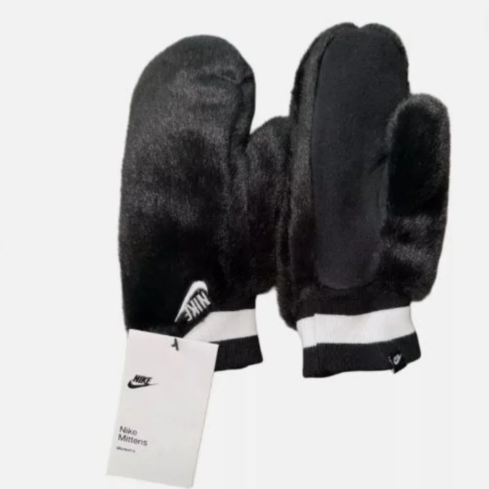 Nike Women’s Warm Faux Fur Mittens Black White Winter Soft Gloves Size XS/S NWT